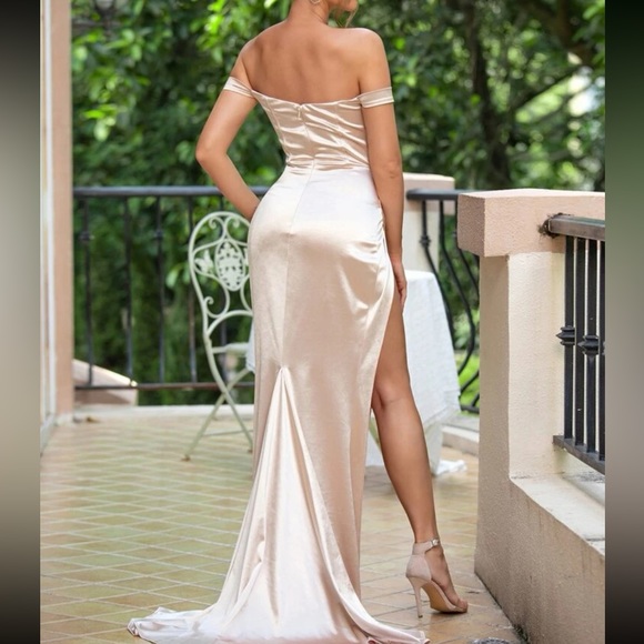 Luxe green off shoulder slit thigh maxi dress - Picture 8 of 12